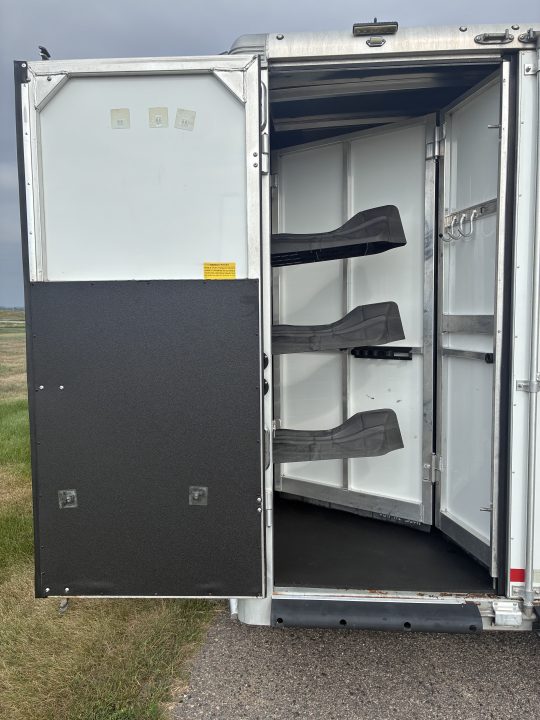 Used 2017 Sundowner Trailers 3H GN Horse Trailer