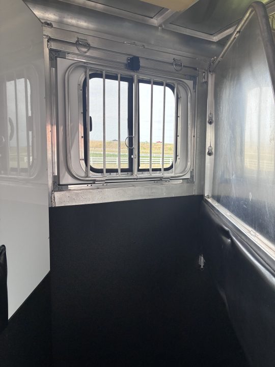 Used 2017 Sundowner Trailers 3H GN Horse Trailer