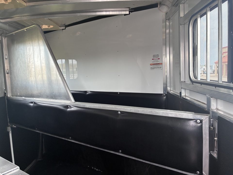 Used 2017 Sundowner Trailers 3H GN Horse Trailer