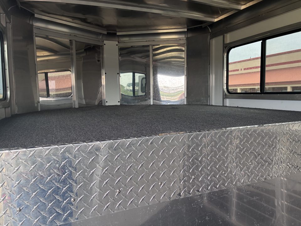 Used 2017 Sundowner Trailers 3H GN Horse Trailer