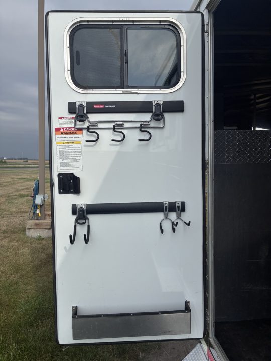 Used 2017 Sundowner Trailers 3H GN Horse Trailer