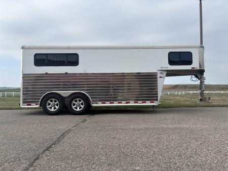 Used 2017 Sundowner Trailers 3H GN Horse Trailer