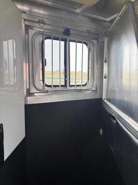 Used 2017 Sundowner Trailers 3H GN Horse Trailer
