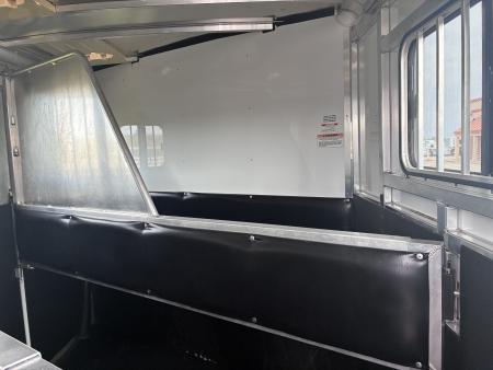 Used 2017 Sundowner Trailers 3H GN Horse Trailer