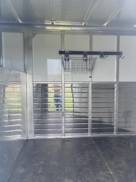 Used 2017 Sundowner Trailers 3H GN Horse Trailer