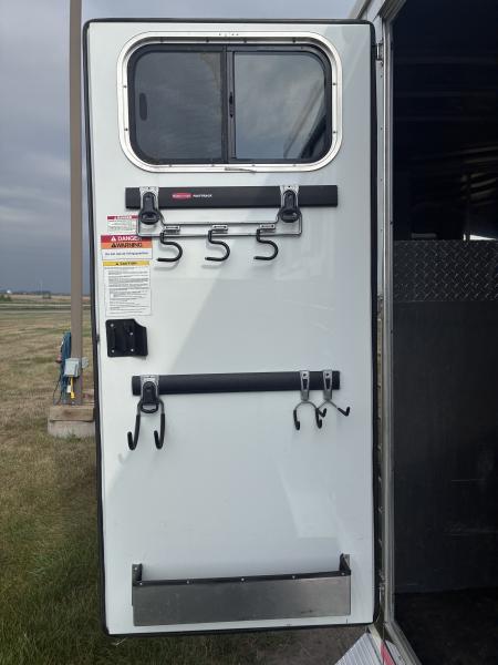 Used 2017 Sundowner Trailers 3H GN Horse Trailer