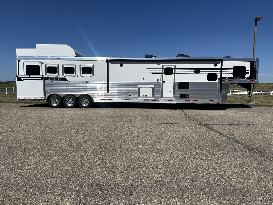 New 2027 Lakota 4H 19' LQ Infinity *Side Load* Horse Trailer