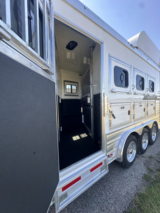 New 2027 Lakota 4H 19' LQ Infinity *Side Load* Horse Trailer