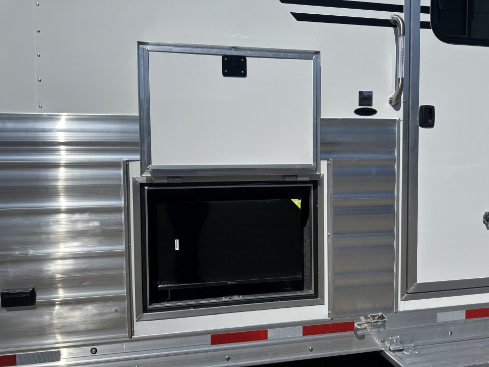 New 2027 Lakota 4H 19' LQ Infinity *Side Load* Horse Trailer