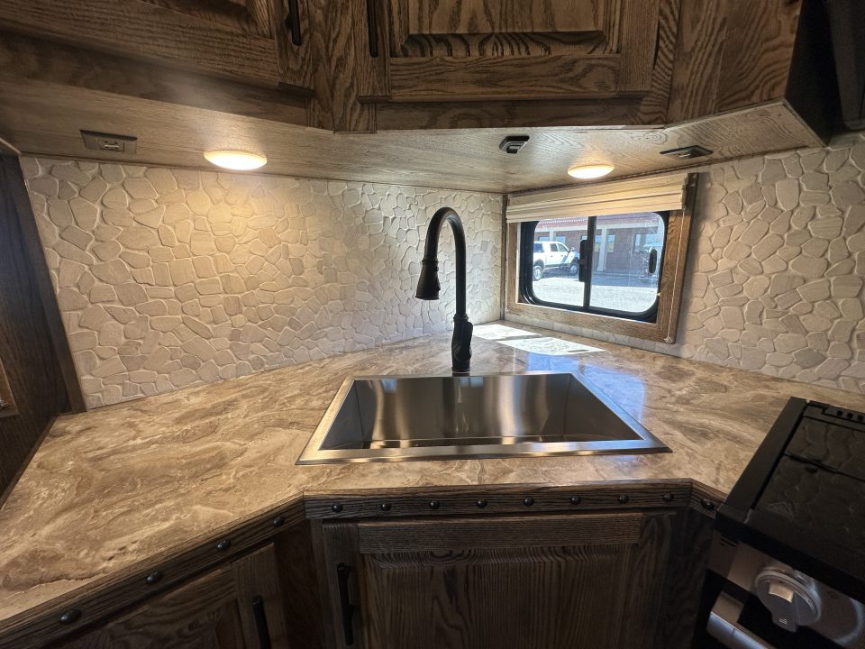 New 2027 Lakota 4H 19' LQ Infinity *Side Load* Horse Trailer