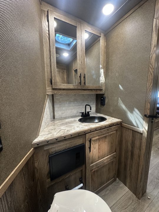 New 2027 Lakota 4H 19' LQ Infinity *Side Load* Horse Trailer
