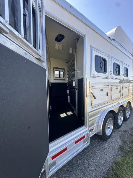 New 2027 Lakota 4H 19' LQ Infinity *Side Load* Horse Trailer
