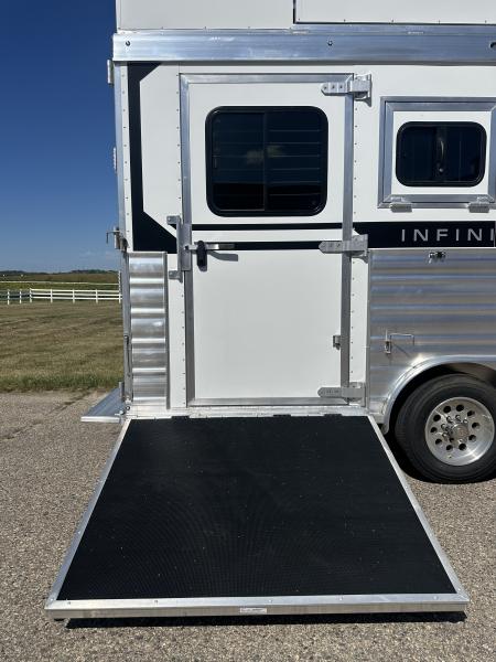 New 2027 Lakota 4H 19' LQ Infinity *Side Load* Horse Trailer