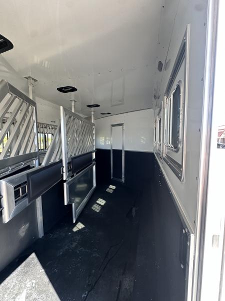 New 2027 Lakota 4H 19' LQ Infinity *Side Load* Horse Trailer