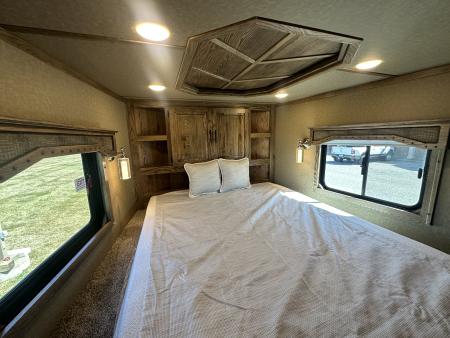 New 2027 Lakota 4H 19' LQ Infinity *Side Load* Horse Trailer