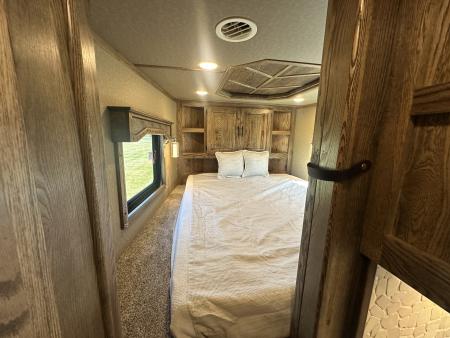 New 2027 Lakota 4H 19' LQ Infinity *Side Load* Horse Trailer