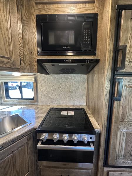 New 2027 Lakota 4H 19' LQ Infinity *Side Load* Horse Trailer