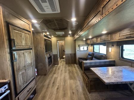 New 2027 Lakota 4H 19' LQ Infinity *Side Load* Horse Trailer