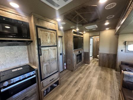 New 2027 Lakota 4H 19' LQ Infinity *Side Load* Horse Trailer