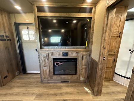 New 2027 Lakota 4H 19' LQ Infinity *Side Load* Horse Trailer