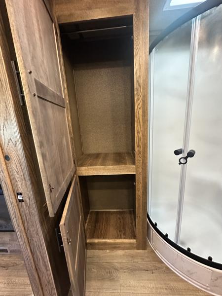 New 2027 Lakota 4H 19' LQ Infinity *Side Load* Horse Trailer