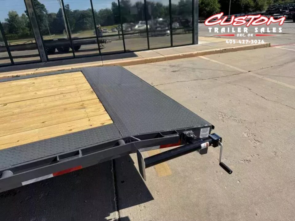 New #159520 2027 LAMAR H8 28 X 102 TANDEM AXLE 14K EQUIPMENT GOOSENECK W/ SLIDE IN RAMPS