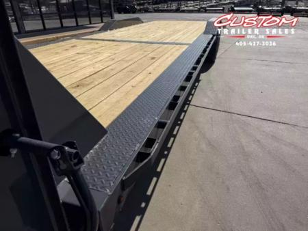 New #159520 2027 LAMAR H8 28 X 102 TANDEM AXLE 14K EQUIPMENT GOOSENECK W/ SLIDE IN RAMPS