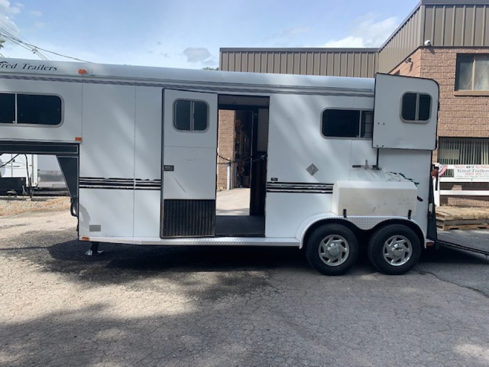 New 2006 Trailers USA 2h GN Horse Trailer