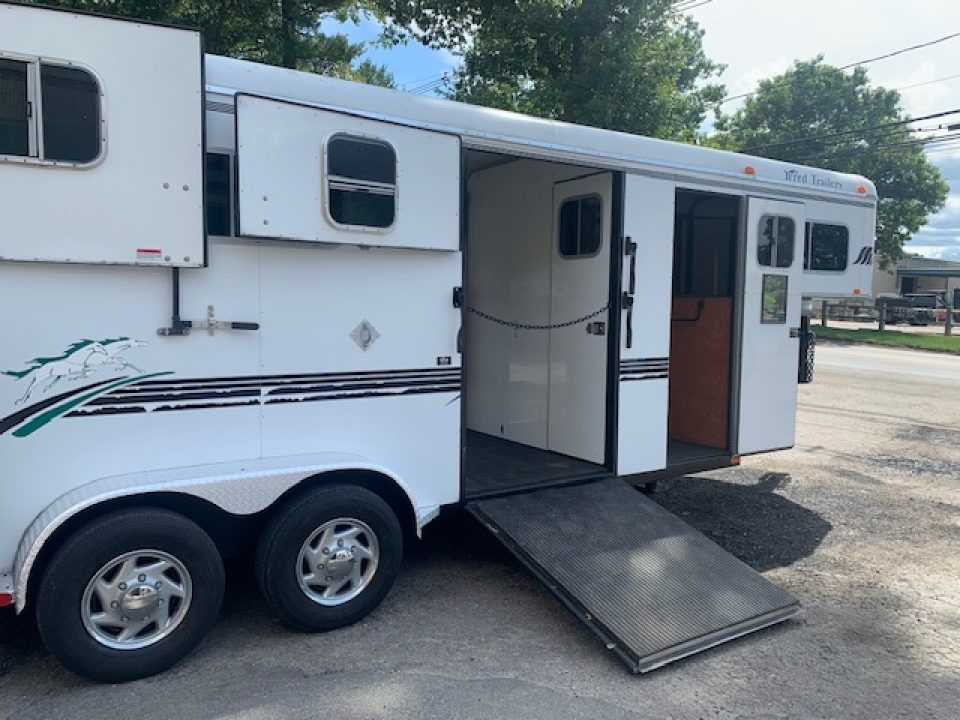 New 2006 Trailers USA 2h GN Horse Trailer