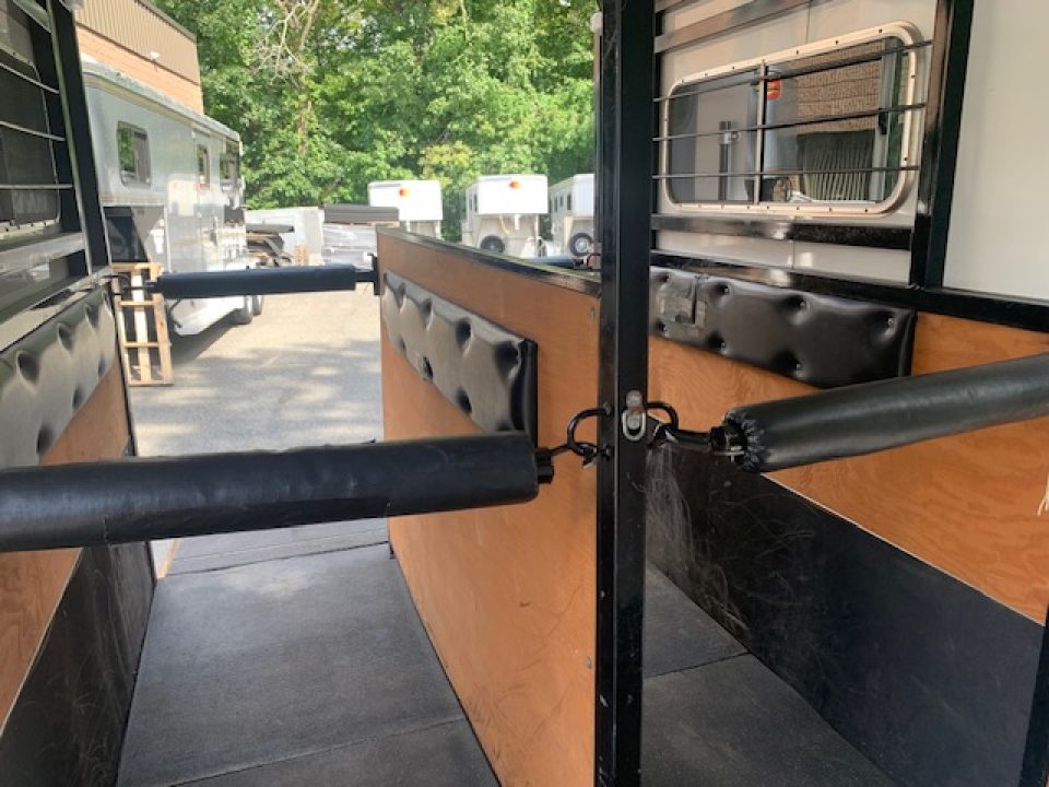 New 2006 Trailers USA 2h GN Horse Trailer