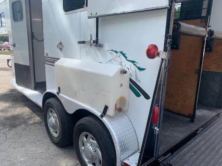 New 2006 Trailers USA 2h GN Horse Trailer