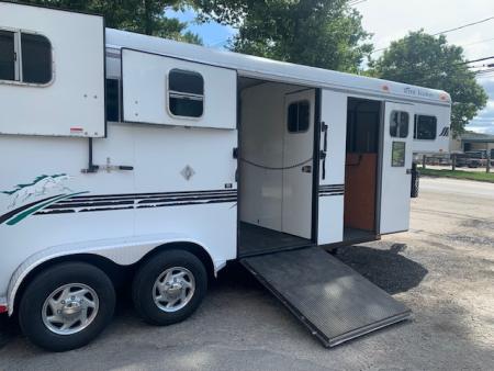 New 2006 Trailers USA 2h GN Horse Trailer