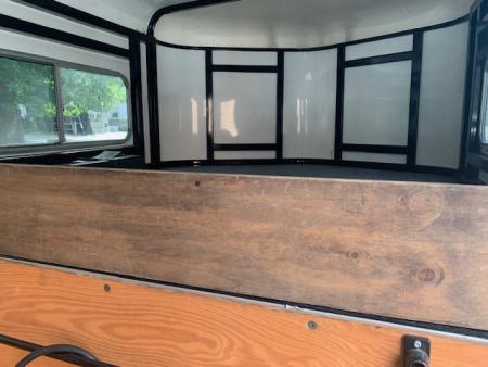 New 2006 Trailers USA 2h GN Horse Trailer