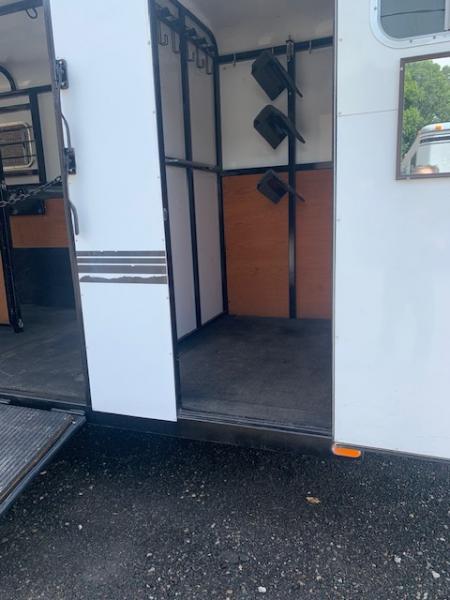 New 2006 Trailers USA 2h GN Horse Trailer