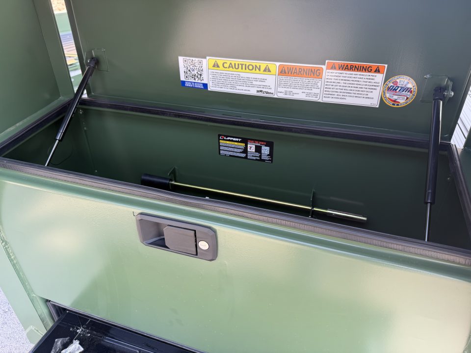 New 2027 Diamond C FMAX212 GOOSENECK TRAILER PACESETTER , GPS, HYDRO DOVE & JACKS , DISC BRAKES , *BLACK ANDONIZED FLOOR