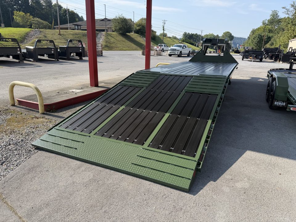 New 2027 Diamond C FMAX212 GOOSENECK TRAILER PACESETTER , GPS, HYDRO DOVE & JACKS , DISC BRAKES , *BLACK ANDONIZED FLOOR