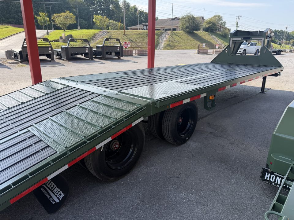New 2027 Diamond C FMAX212 GOOSENECK TRAILER PACESETTER , GPS, HYDRO DOVE & JACKS , DISC BRAKES , *BLACK ANDONIZED FLOOR