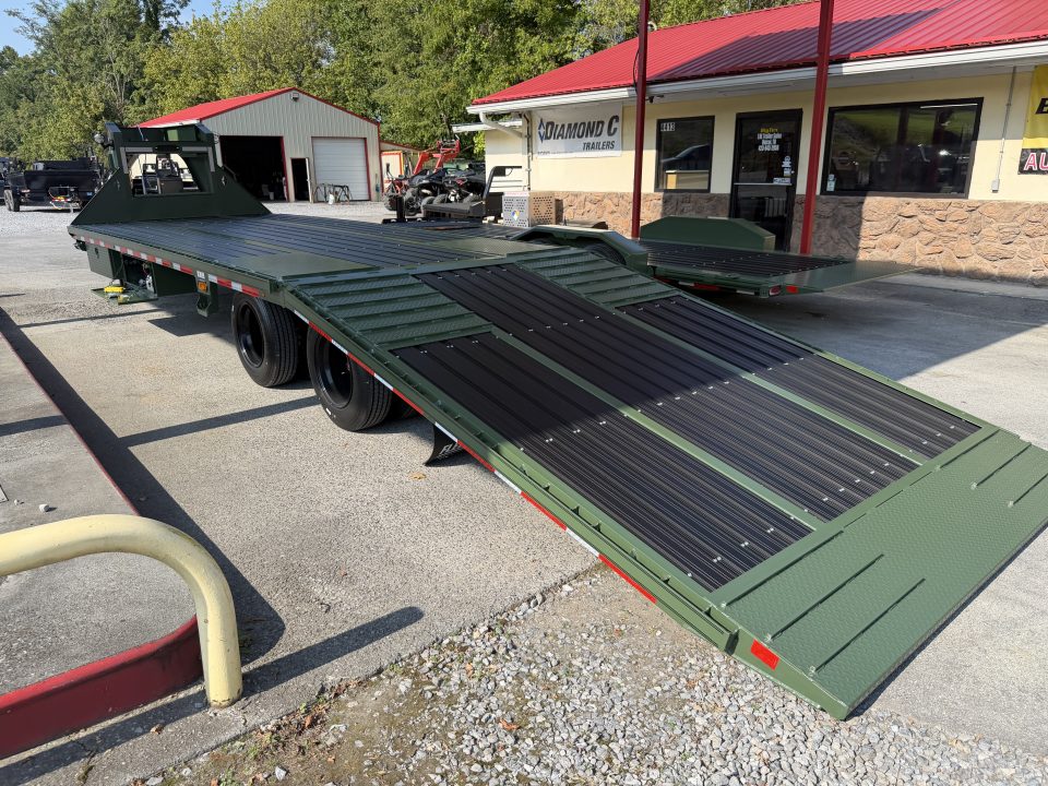 New 2027 Diamond C FMAX212 GOOSENECK TRAILER PACESETTER , GPS, HYDRO DOVE & JACKS , DISC BRAKES , *BLACK ANDONIZED FLOOR