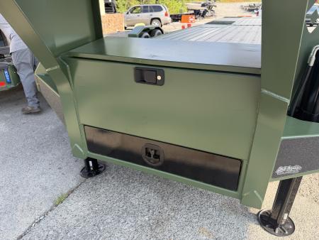 New 2027 Diamond C FMAX212 GOOSENECK TRAILER PACESETTER , GPS, HYDRO DOVE & JACKS , DISC BRAKES , *BLACK ANDONIZED FLOOR