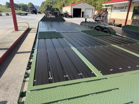 New 2027 Diamond C FMAX212 GOOSENECK TRAILER PACESETTER , GPS, HYDRO DOVE & JACKS , DISC BRAKES , *BLACK ANDONIZED FLOOR