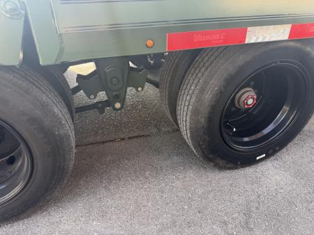 New 2027 Diamond C FMAX212 GOOSENECK TRAILER PACESETTER , GPS, HYDRO DOVE & JACKS , DISC BRAKES , *BLACK ANDONIZED FLOOR