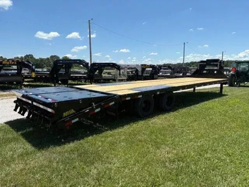 New 2027 Big Tex Trailers 102x33 Tandem 23.9K GN Flatbed w/ Mega Ramps & 2 Speed Jacks Flatbed Trailer