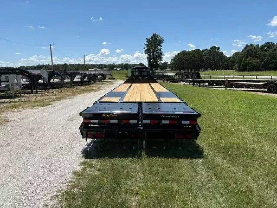 New 2027 Big Tex Trailers 102x33 Tandem 23.9K GN Flatbed w/ Mega Ramps & 2 Speed Jacks Flatbed Trailer