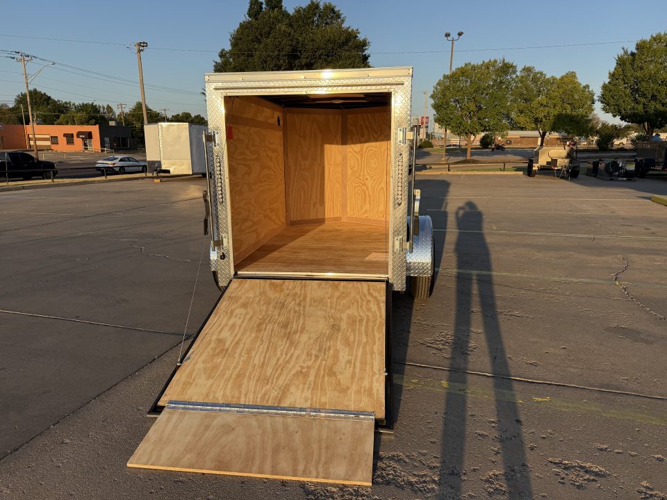New #056604 2027 FOREST RIVER SA 5 X 8 SINGLE AXLE 3K ENCLOSED W/ REAR RAMP DOOR