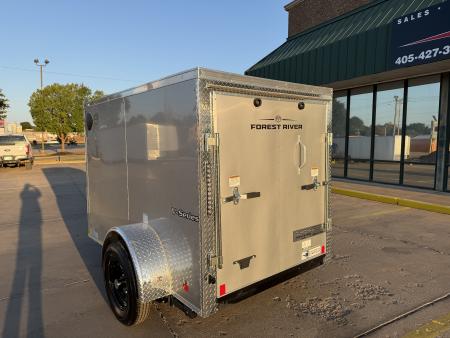 New #056604 2027 FOREST RIVER SA 5 X 8 SINGLE AXLE 3K ENCLOSED W/ REAR RAMP DOOR
