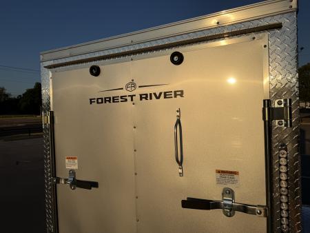 New #056604 2027 FOREST RIVER SA 5 X 8 SINGLE AXLE 3K ENCLOSED W/ REAR RAMP DOOR