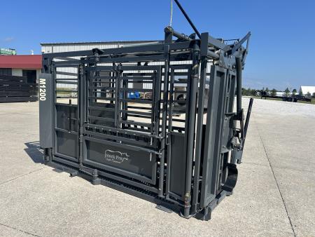 New 2026 Stock Pro M1200 Cattle Squeeze Chute w/ Palpation Cage