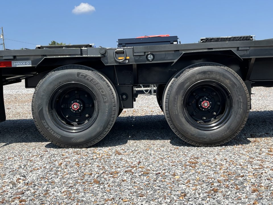 New 2027 MAXXD Hydraulic Dovetail Gooseneck Trailer | 34' x 102' 30K GVWR