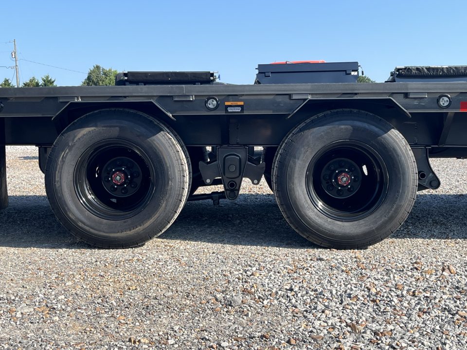 New 2027 MAXXD Gooseneck Flatbed Trailer | 102" x 32' 25.9K GVWR