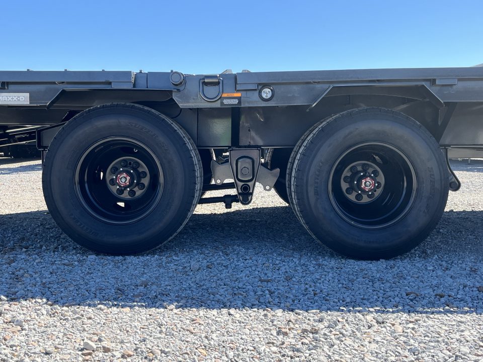 New 2027 MAXXD Hydraulic Dovetail Gooseneck Trailer | 34' x 102' 25.9K GVWR